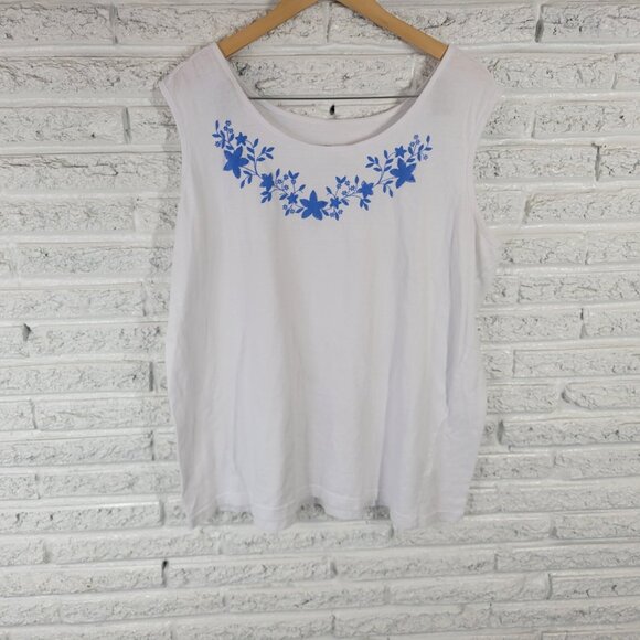 CW Classics Womens Top 2X Plus Tank White Blue Floral Lightweight WHI23E - Picture 1 of 8